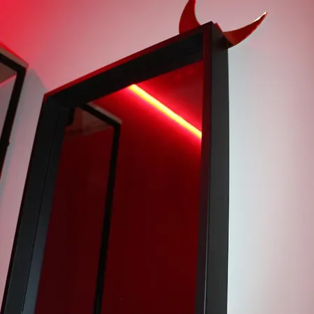 Love hotel Moon Luxury *