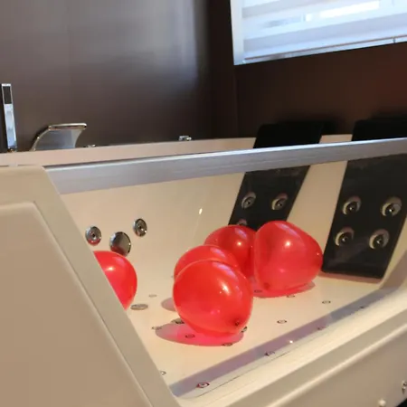 Moon Luxury Love hotel *