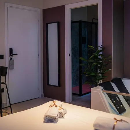 Moon Luxury カターニア