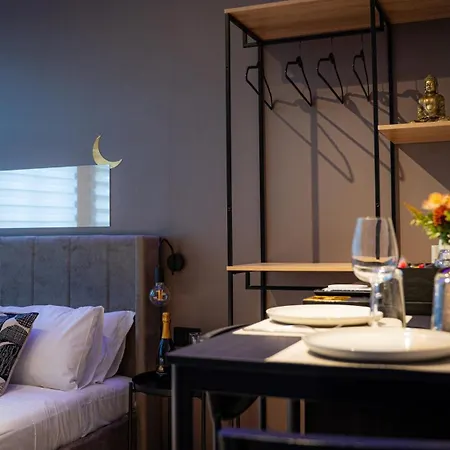 Love hotel Moon Luxury *