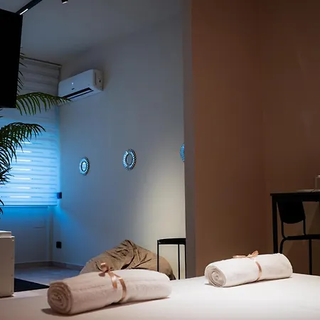 Love hotel Moon Luxury *
