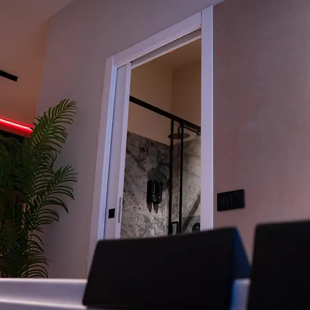 Moon Luxury カターニア