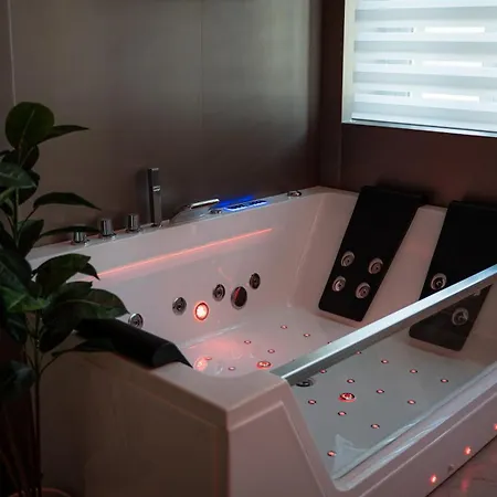 Love hotel Moon Luxury *